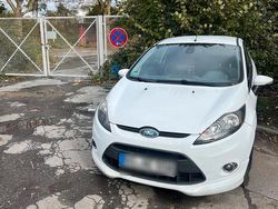 Weiß Gebraucht 2010 Ford Fiesta Kleinwagen | 2.000 €