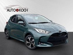 Grün Neu 2025 Toyota Yaris Hybrid Limousine | 24.990 € (Fairer Preis)