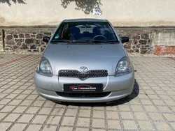 Silber Gebraucht 2002 Toyota Yaris Luna Limousine | 1.399 € (Guter Preis)