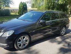 Schwarz Gebraucht 2011 Mercedes E200 Avantgarde Kombi | 8.500 € (Guter Preis)