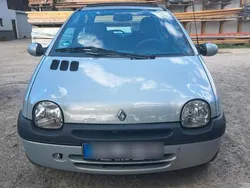 Grau Gebraucht 2005 Renault Twingo Kleinwagen | 1.250 €