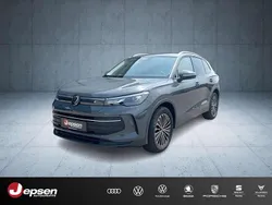 Delfingrau metallic Gebraucht 2024 VW Tiguan Life SUV | 38.470 € (Fairer Preis)
