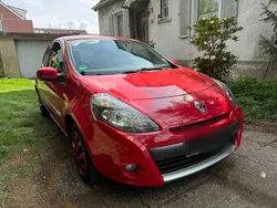 Rot Gebraucht 2009 Renault Clio II Kleinwagen | 2.629 € (Fairer Preis)