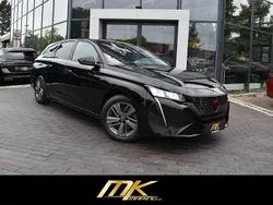 Perla nera schwarz (metallic) Gebraucht 2024 Peugeot 308 Allure Kombi | 19.990 € (Superpreis)