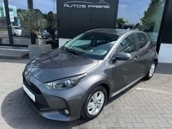 Grau Gebraucht 2023 Toyota Yaris Hybrid Limousine | 17.999 € (Guter Preis)