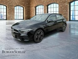 Metalliclack kosmosschwarz Gebraucht 2024 Mercedes A200 Progressive Limousine | 29.480 € (Fairer Preis)
