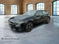 Metalliclack kosmosschwarz Gebraucht 2024 Mercedes A200 Progressive Limousine | 30.380 € (Fairer Preis)