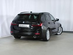 Schwarz Gebraucht 2022 BMW 320e Shadowline Kombi | 25.940 € (Guter Preis)