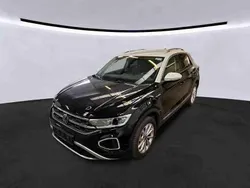 Deep black perleffekt pure white Gebraucht 2024 VW T-Roc Style SUV | 26.540 € (Superpreis)