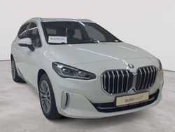 Mineralweiß metallic Gebraucht 2023 BMW 218 Active Tourer Luxury Line Van / Kleinbus | 28.590 € (Fairer Preis)
