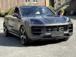 Grau Gebraucht 2025 Porsche Cayenne E-Hybrid Coupe Coupé | 123.790 €