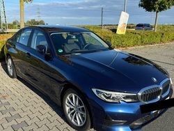 Blau Gebraucht 2019 BMW 330 Limousine | 30.399 € (Fairer Preis)
