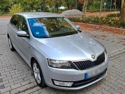 Silber Gebraucht 2015 Skoda Rapid Drive Kombi | 9.100 € (Fairer Preis)