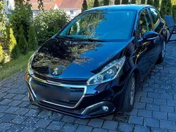 Blau Gebraucht 2019 Peugeot 208 Kleinwagen | 9.500 € (Guter Preis)