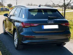 Grau Gebraucht 2023 Audi A3 Sportback Advanced Kombi | 27.900 € (Guter Preis)