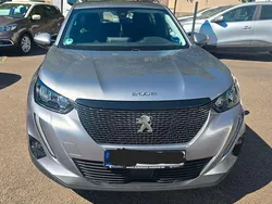 Grau Gebraucht 2021 Peugeot 2008 Active SUV | 13.000 € (Guter Preis)