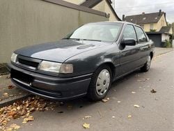 Grau Gebraucht 1995 Opel Vectra Selection Limousine | 2.400 €