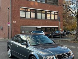 Grau Gebraucht 2002 Audi A4 Limousine | 2.299 € (Fairer Preis)