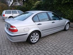 Silber Gebraucht 2001 BMW 318 Limousine | 2.850 €