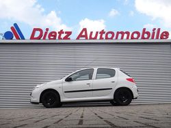 Weiss (metallic) Gebraucht 2011 Peugeot 206+ Kleinwagen | 4.400 € (Etwas zu teuer)
