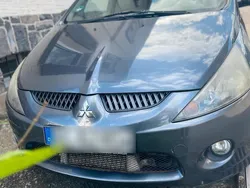 Grau Gebraucht 2006 Mitsubishi Grandis Intense Van / Kleinbus | 3.000 €