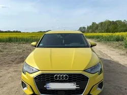 Gelb Gebraucht 2021 Audi A3 Sportback Ambiente Kleinwagen | 20.000 € (Guter Preis)