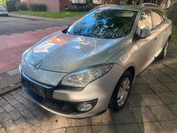 Silber Gebraucht 2012 Renault Mégane GrandTour Kombi | 3.700 €