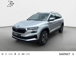 Brillantsilber metallic Neu 2025 Skoda Karoq Tour SUV | 33.480 € (Fairer Preis)