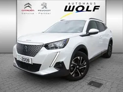 Weiss Gebraucht 2021 Peugeot e-2008 Allure SUV | 21.900 € (Etwas zu teuer)