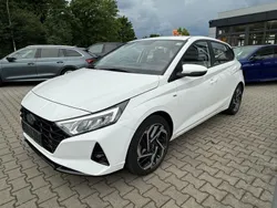 Weiß Gebraucht 2021 Hyundai i20 Intro Edition Limousine | 14.790 € (Etwas zu teuer)