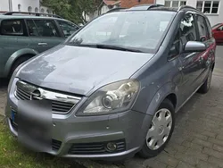 Grau Gebraucht 2005 Opel Zafira Van / Kleinbus | 3.950 € (Etwas zu teuer)