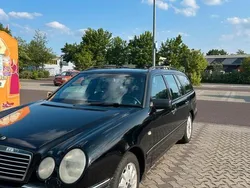 Schwarz Gebraucht 1999 Mercedes E240 Kombi | 2.300 €