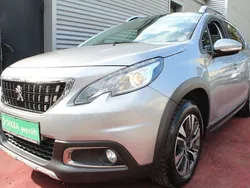 Grau Gebraucht 2019 Peugeot 2008 Allure SUV | 11.899 € (Guter Preis)