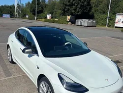 Weiß Gebraucht 2020 Tesla Model 3 Standard Range Plus Limousine | 20.800 € (Teuer)