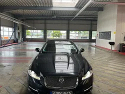 Grau Gebraucht 2012 Jaguar XJ Premium Luxury Limousine | 13.900 € (Guter Preis)
