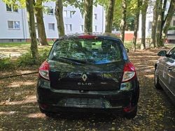 Schwarz Gebraucht 2011 Renault Clio II Dynamique Limousine | 1.900 € (Fairer Preis)