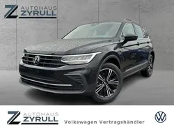 Schwarz Gebraucht 2022 VW Tiguan Move SUV | 40.780 €