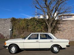 Weiß Gebraucht 1983 Mercedes 200 Limousine | 19.999 €