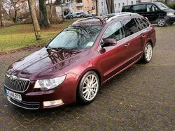 Rot Gebraucht 2011 Skoda Superb Kombi | 9.000 € (Etwas zu teuer)