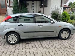 Grau Gebraucht 2004 Ford Focus Ghia Kleinwagen | 2.650 € (Etwas zu teuer)