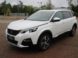 Weiß Gebraucht 2020 Peugeot 5008 Allure Van / Kleinbus | 18.490 € (Guter Preis)