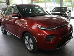 Rot Gebraucht 2021 Kia Soul EV Spirit SUV | 21.490 € (Fairer Preis)