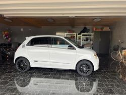 Weiß Gebraucht 2023 Renault Twingo Urban Night Kleinwagen | 17.000 € (Teuer)