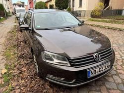 Braun Gebraucht 2011 VW Passat Kombi | 7.100 € (Guter Preis)