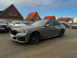 Grau Gebraucht 2021 BMW 750 Performance Limousine | 76.990 €