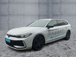 Weiß Gebraucht 2024 VW Passat R-line Limousine | 41.770 € (Fairer Preis)