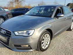 Grau Gebraucht 2016 Audi A3 Sportback Attraction Limousine | 11.900 € (Fairer Preis)