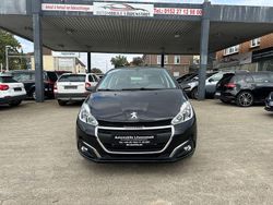 Schwarz Gebraucht 2018 Peugeot 208 Active Kleinwagen | 9.200 € (Fairer Preis)