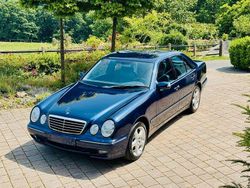Blau Gebraucht 1999 Mercedes E320 Avantgarde Limousine | 14.900 €