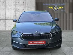 Stahl grau metallic Gebraucht 2024 Skoda Octavia Selection Kombi | 32.900 € (Guter Preis)